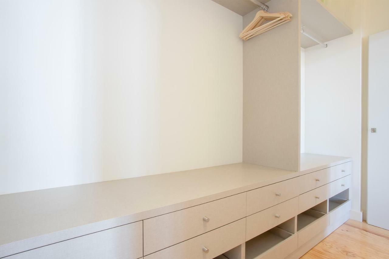 Downtown Spacious Studio Порто Екстериор снимка