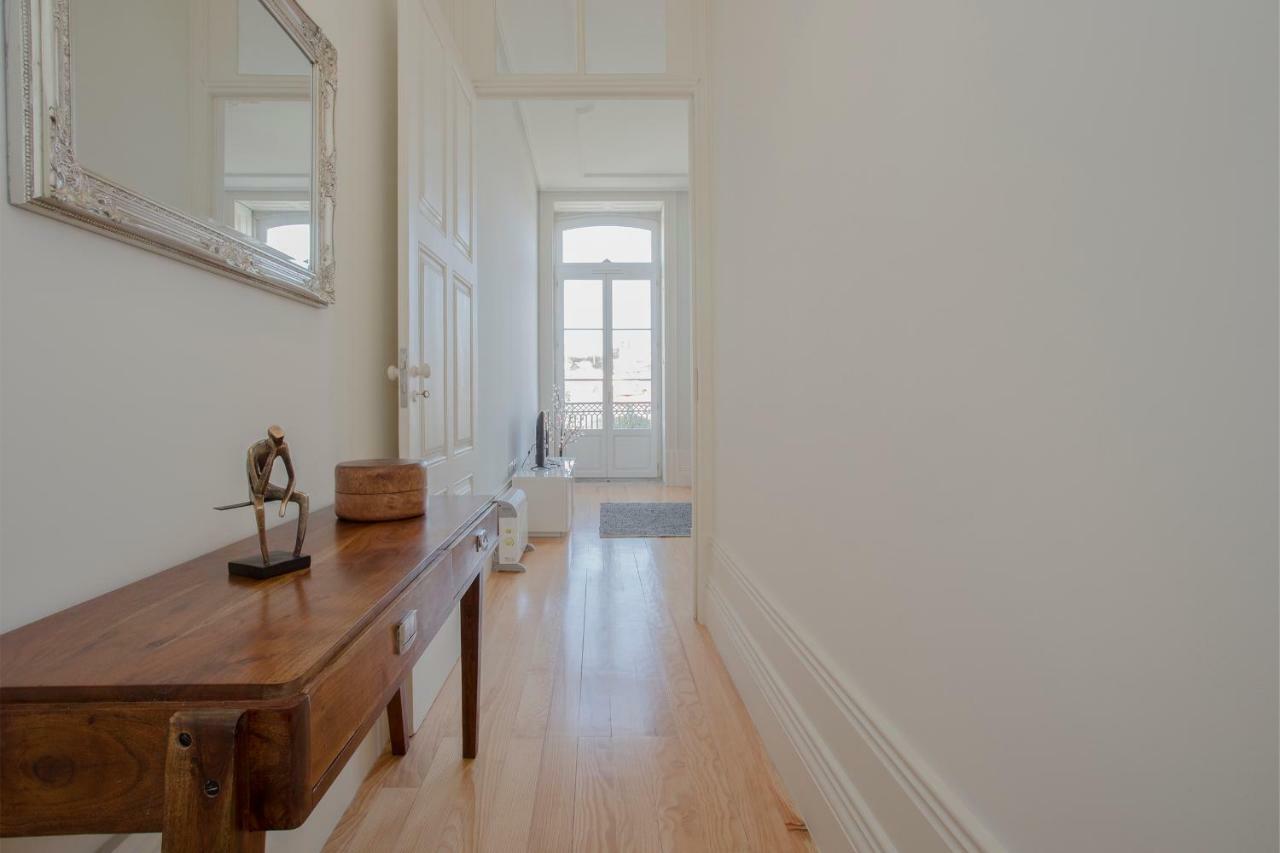 Downtown Spacious Studio Порто Екстериор снимка